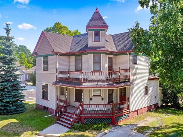 635 N Water STREET, Manitowoc, WI 54220