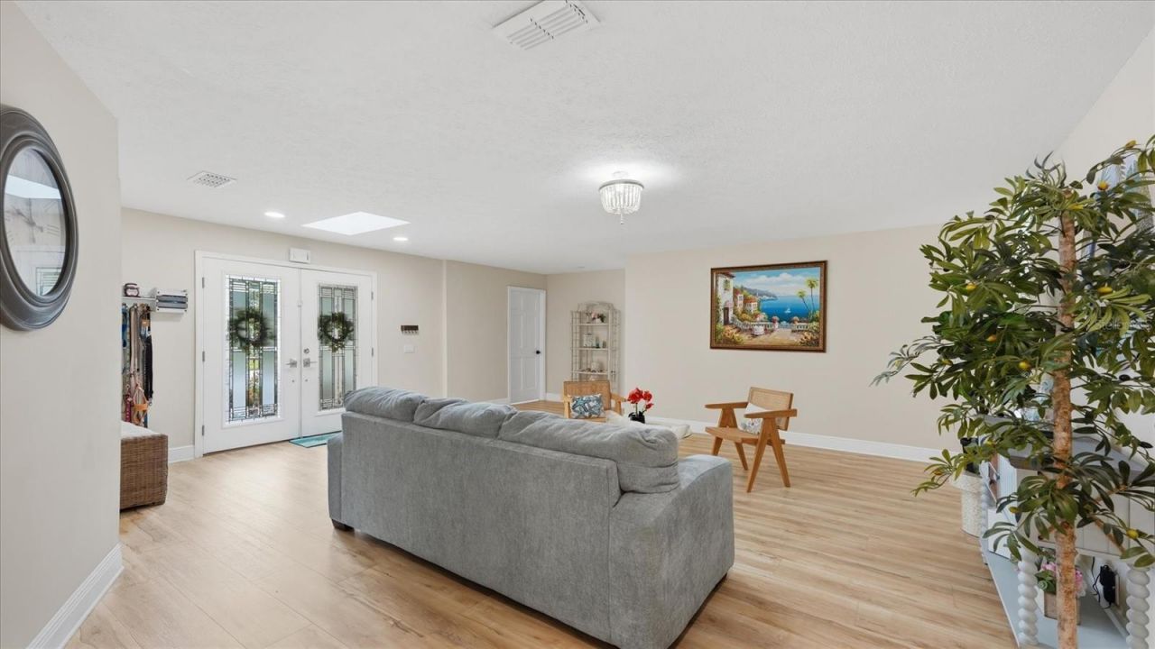 15127 Pennington Road, Tampa, FL 33624 Photo