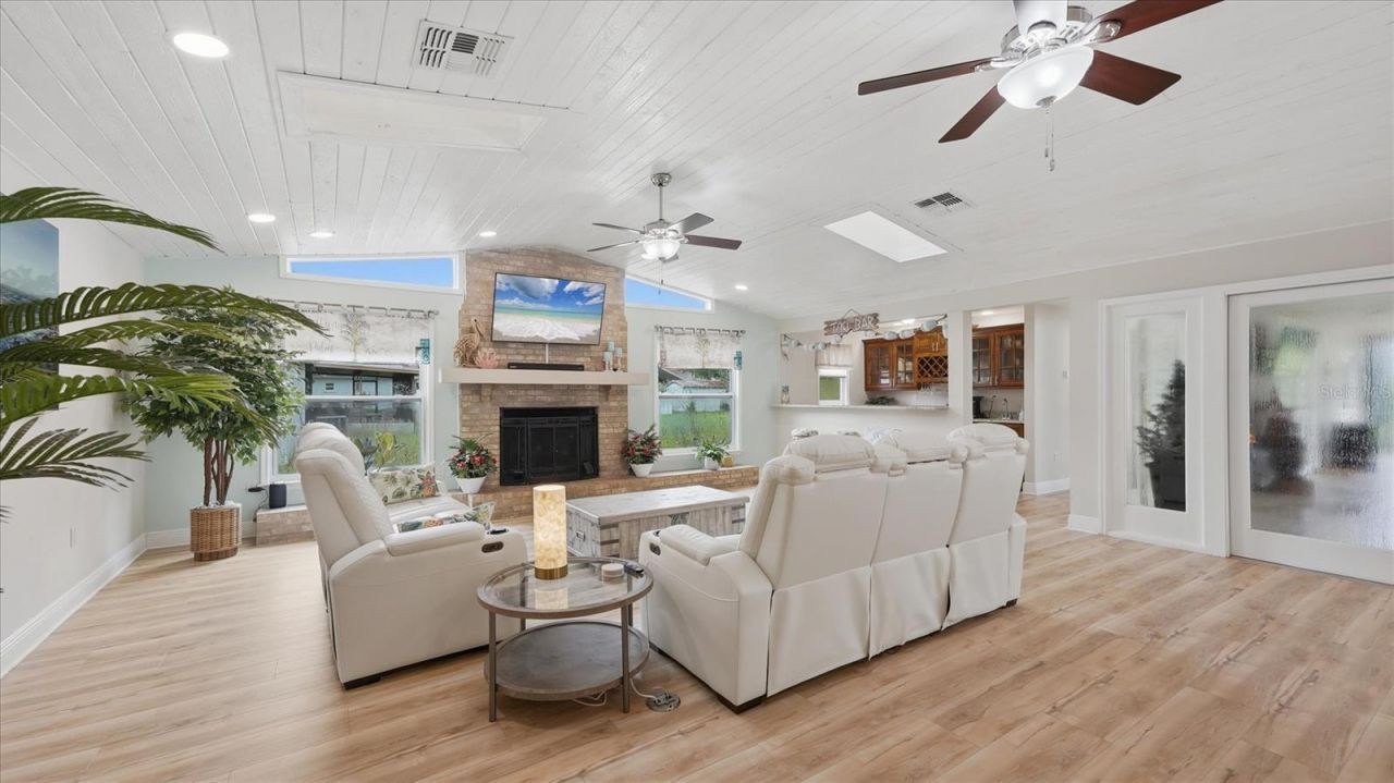 15127 Pennington Road, Tampa, FL 33624 Photo