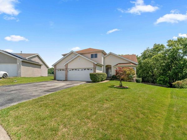 230 Lakeview Court, Steger, IL 60475
