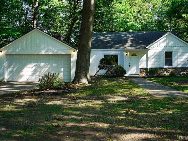 24300 Simmons Avenue, Southfield, Mi 48033