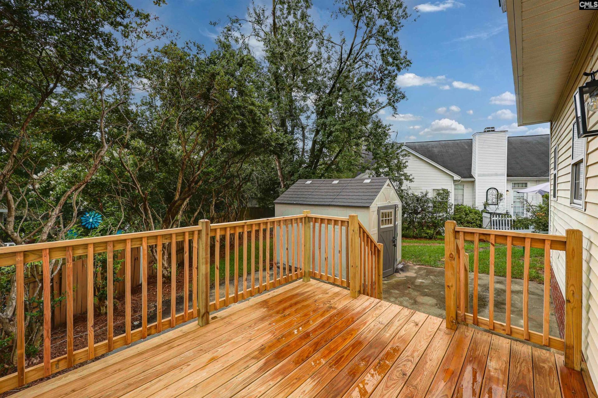 106 Royal Crest Drive Photo 32
