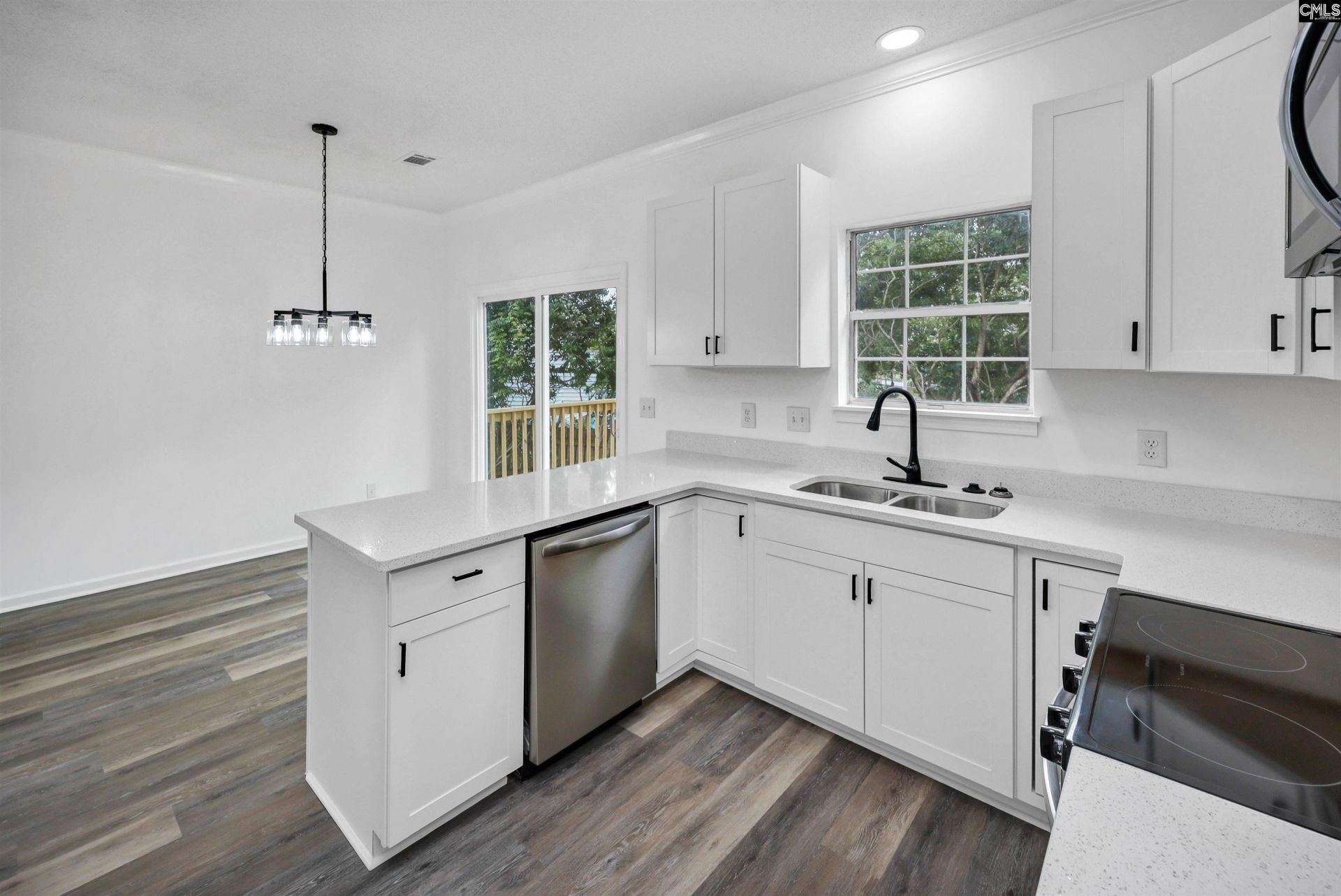 106 Royal Crest Drive Photo 6