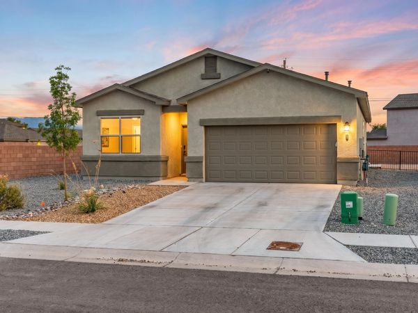 2 Avenida Parque Court, Los Lunas, NM 87031
