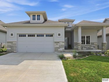 10726 S 127th Plaza, Omaha, NE 68138