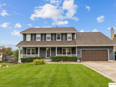 17305 Welch Circle, Omaha, NE 68135