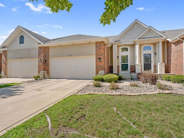 9855 Oakwood Court, St. John, IN 46373