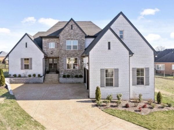 2022 Eagle View Rd , Hendersonville, TN 37075