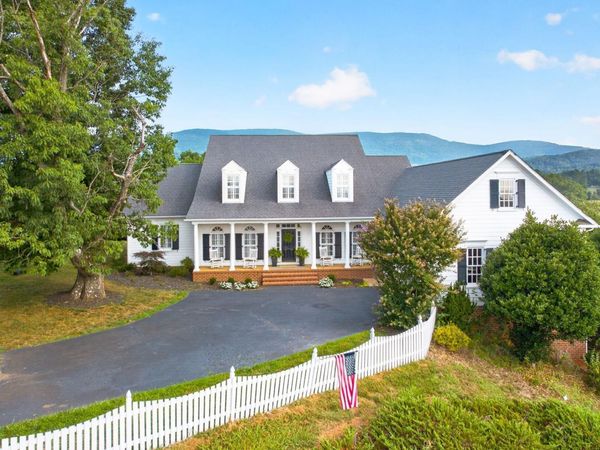 6412 WOODBOURNE LN, Crozet, VA 22932