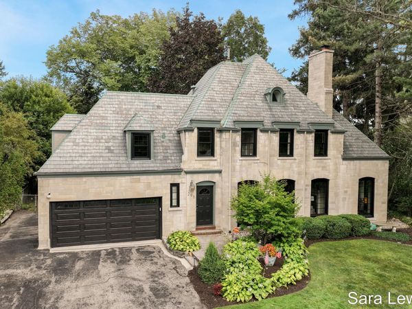 298 Morningside Drive SE, Grand Rapids, MI 49506