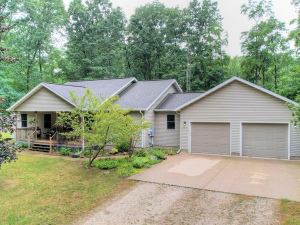 884 Nadeau Drive, Pullman, MI 49450