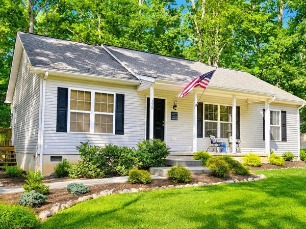 350 Stripers LN, Moneta, VA 24121
