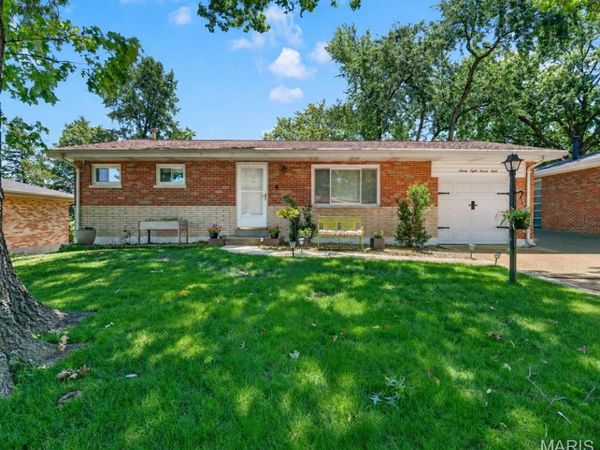 9828 Whitcomb Lane, Affton, MO 63123