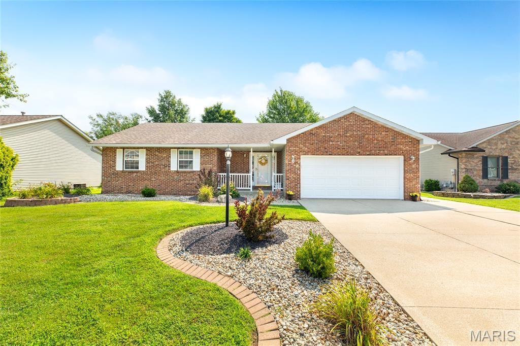 11 Glenmoor Court, Bethalto, IL 62010 Main Photo
