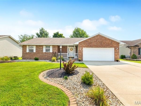 11 Glenmoor Court, Bethalto, IL 62010
