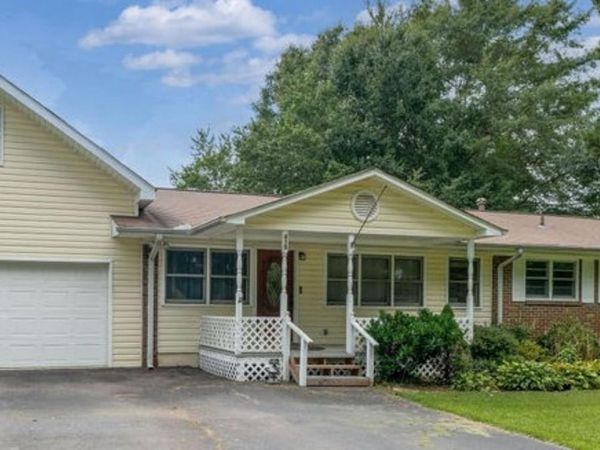 615 6th Street NE, Arab, AL 35016