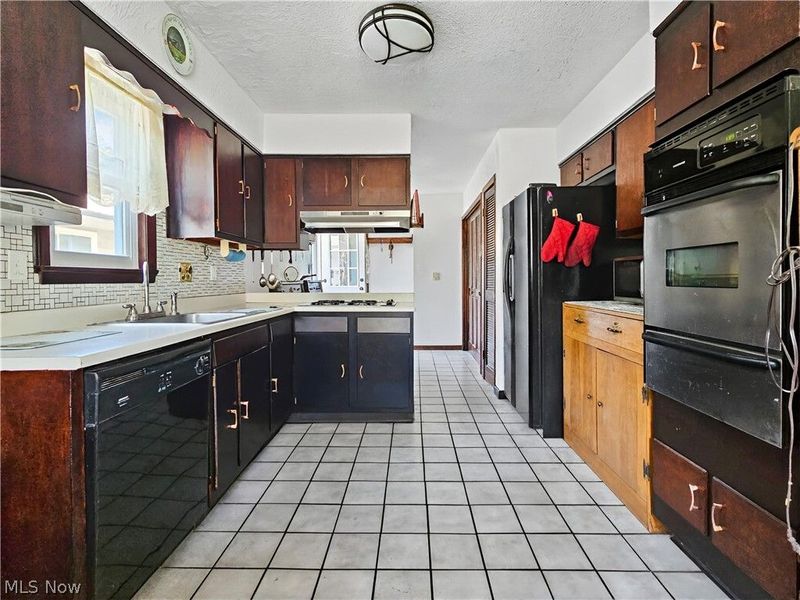 294 Plymouth Road, Eastlake, OH 44095 Photo 7