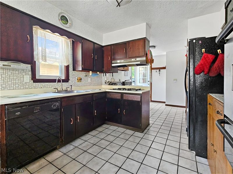 294 Plymouth Road, Eastlake, OH 44095 Photo 8