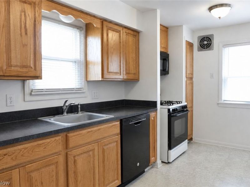 4111 Torrington Avenue, Parma, OH 44134 Photo 9