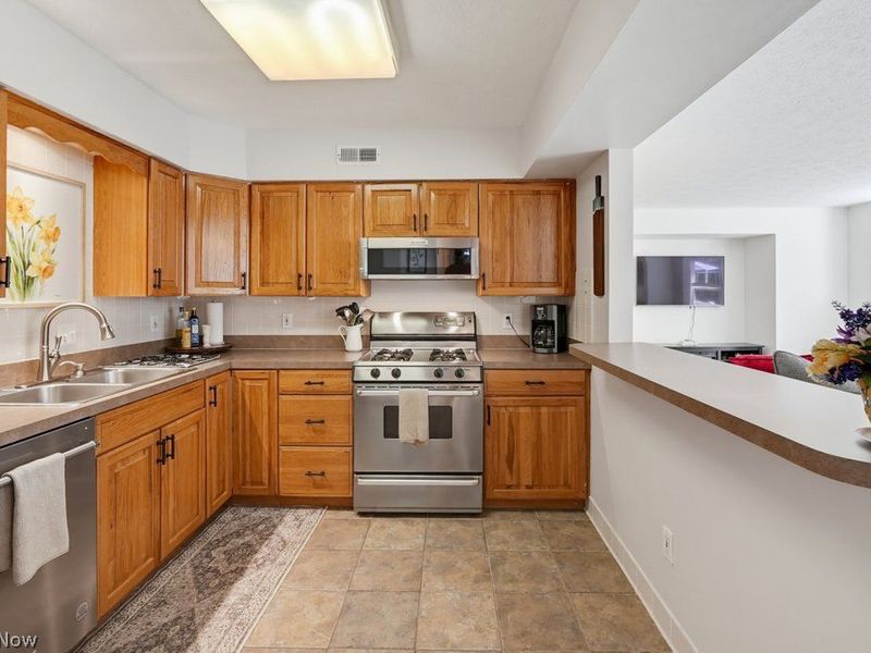 1005 Canyon View Road, Unit D, Sagamore Hills, OH 44067 Photo 13