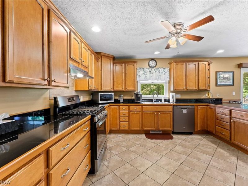3755 Lyntz Townline Road SW, Lordstown, OH 44481 Photo 9
