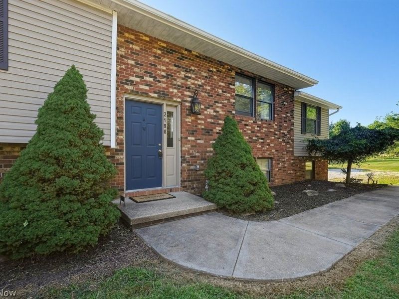 2190 Waterbury Drive, Uniontown, OH 44685 Photo 3