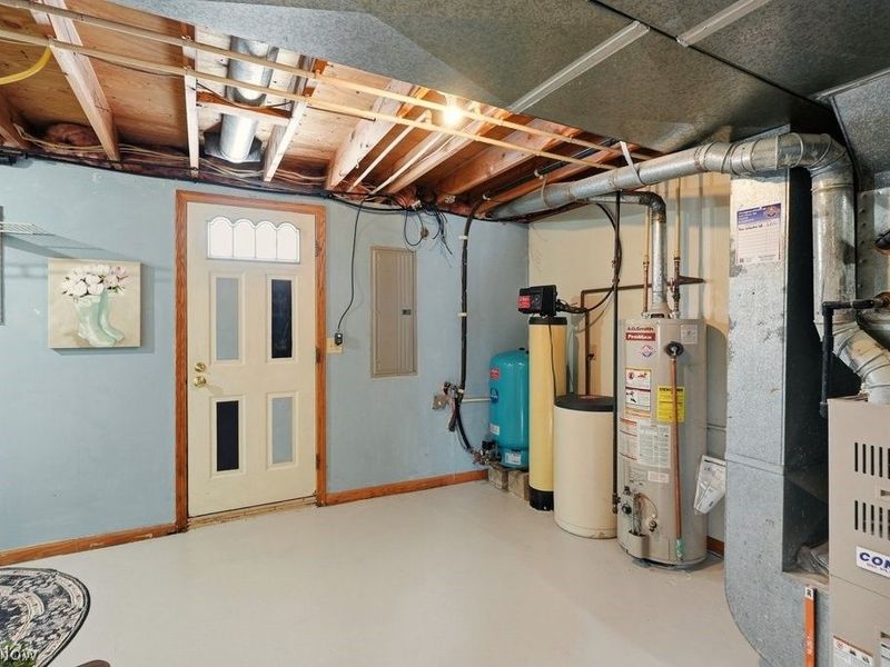 2190 Waterbury Drive, Uniontown, OH 44685 Photo 35