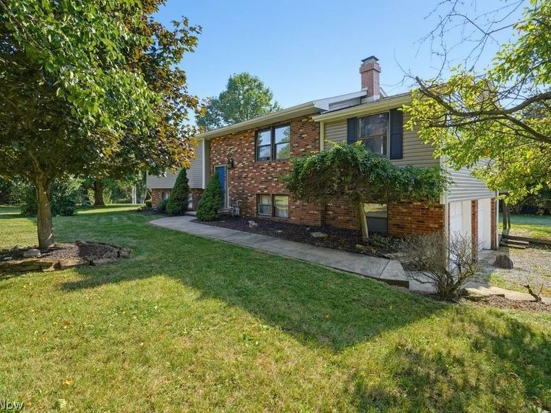 2190 Waterbury Drive, Uniontown, OH 44685 Photo 4