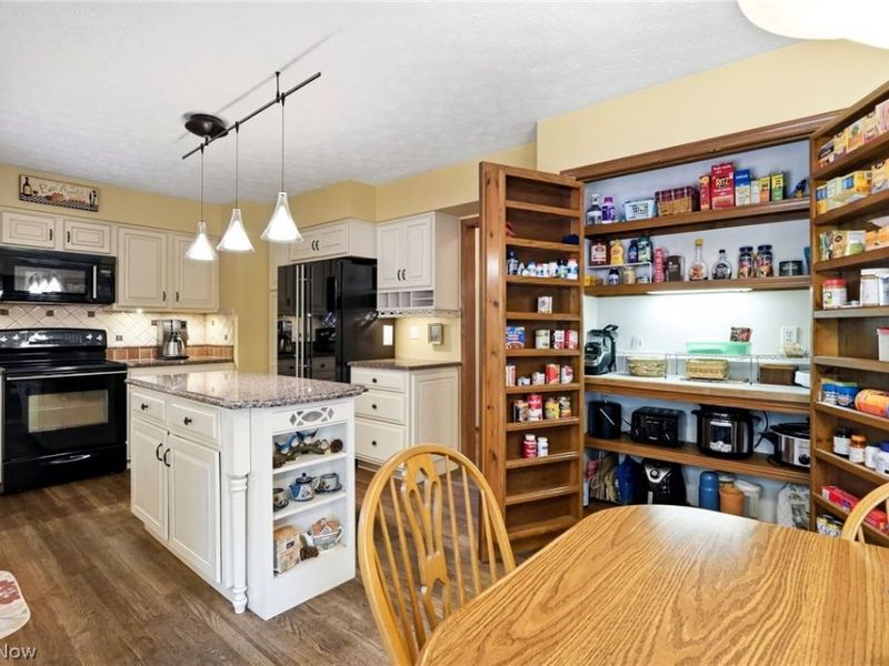30911 Riviera Lane , Westlake, OH 44145 Photo 10