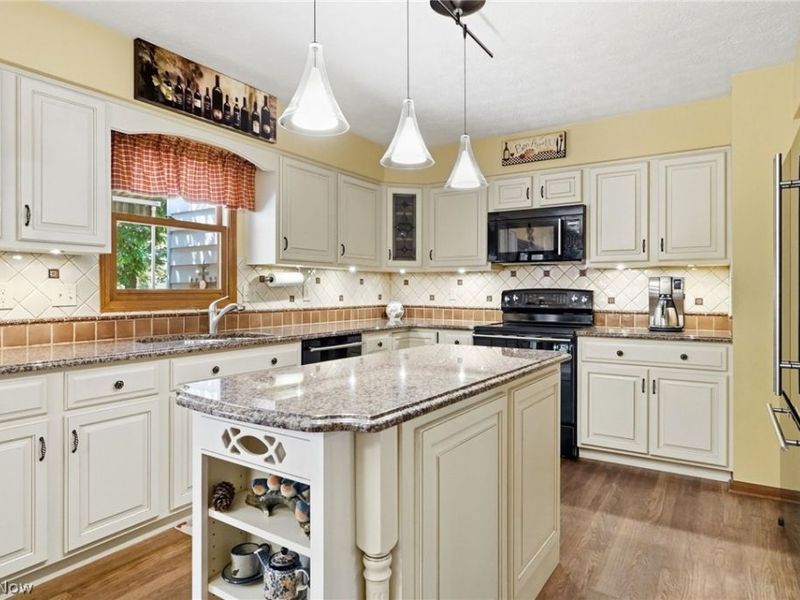 30911 Riviera Lane , Westlake, OH 44145 Photo 9