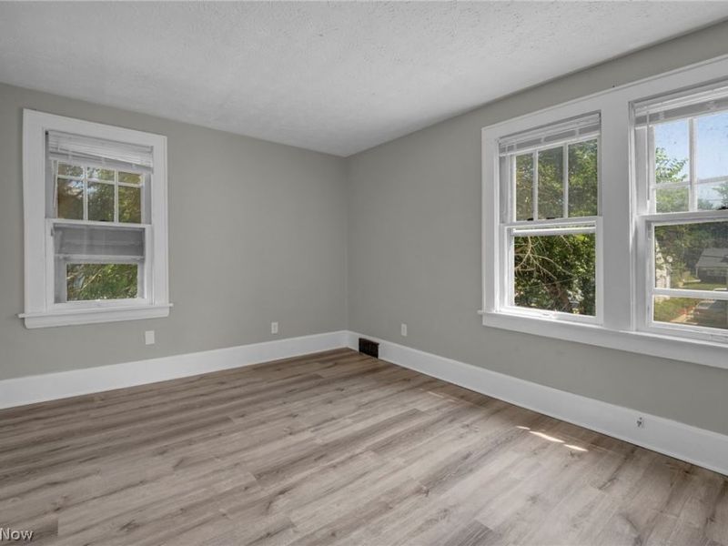 881 Valdes Avenue, Akron, OH 44320 Photo 12