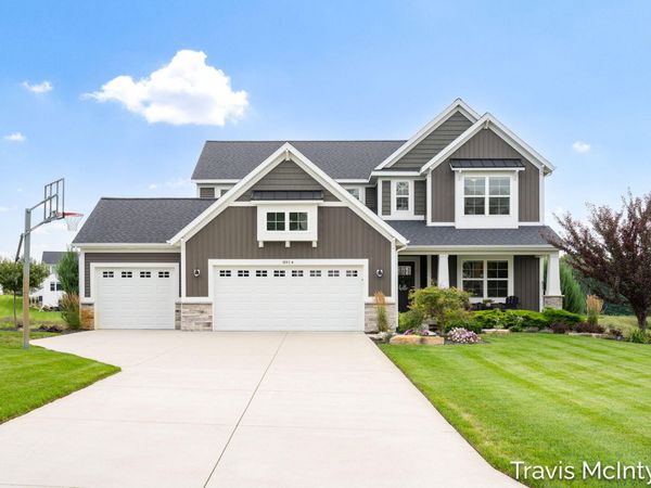 8914 Sterling Hills Drive NE, Rockford, MI 49341