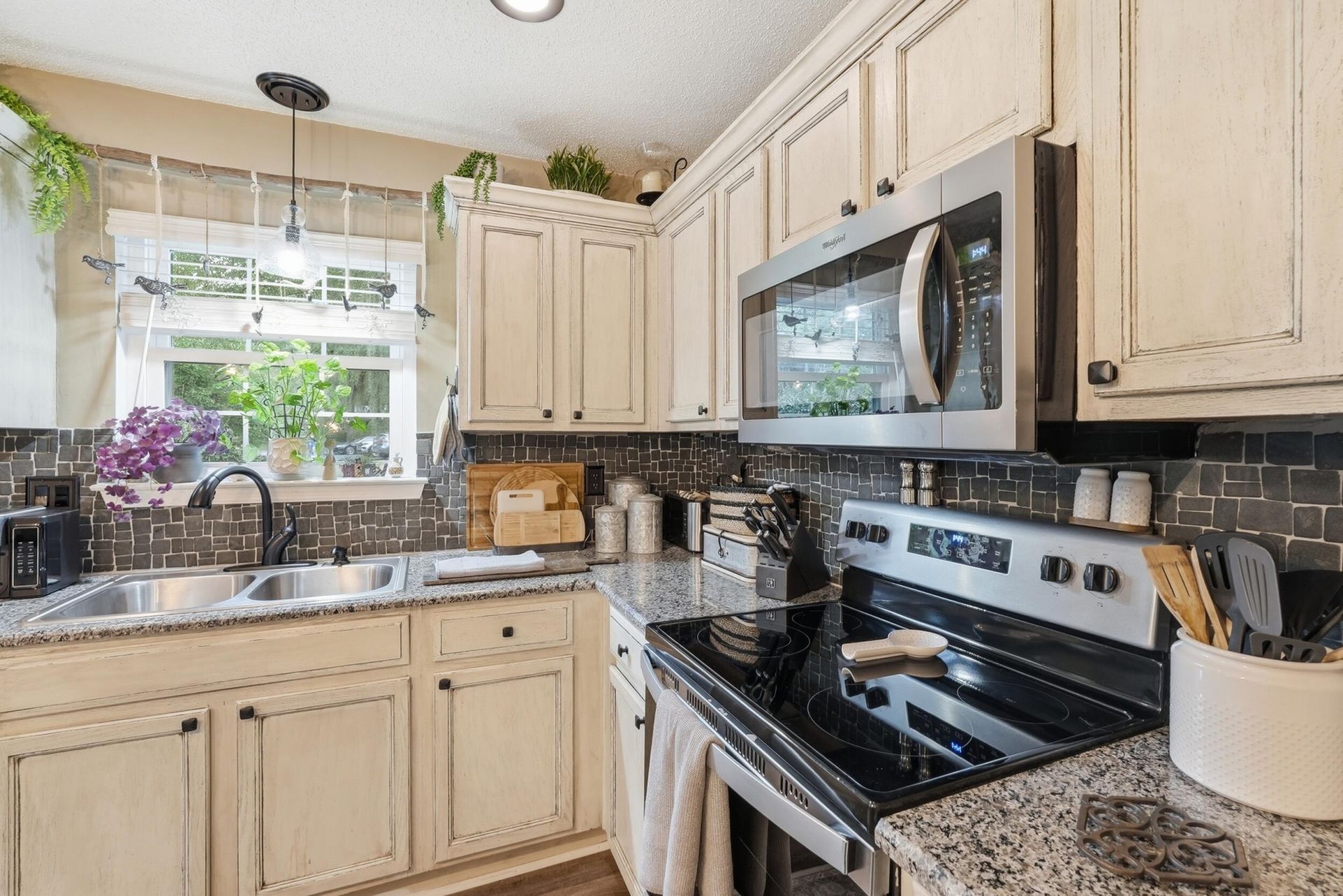 8089 Shadow Oak Drive Photo 14