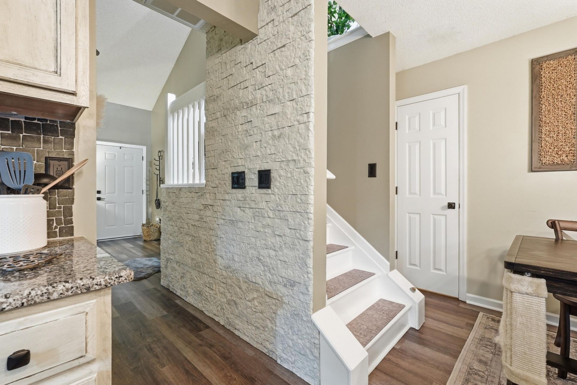 8089 Shadow Oak Drive Photo 18