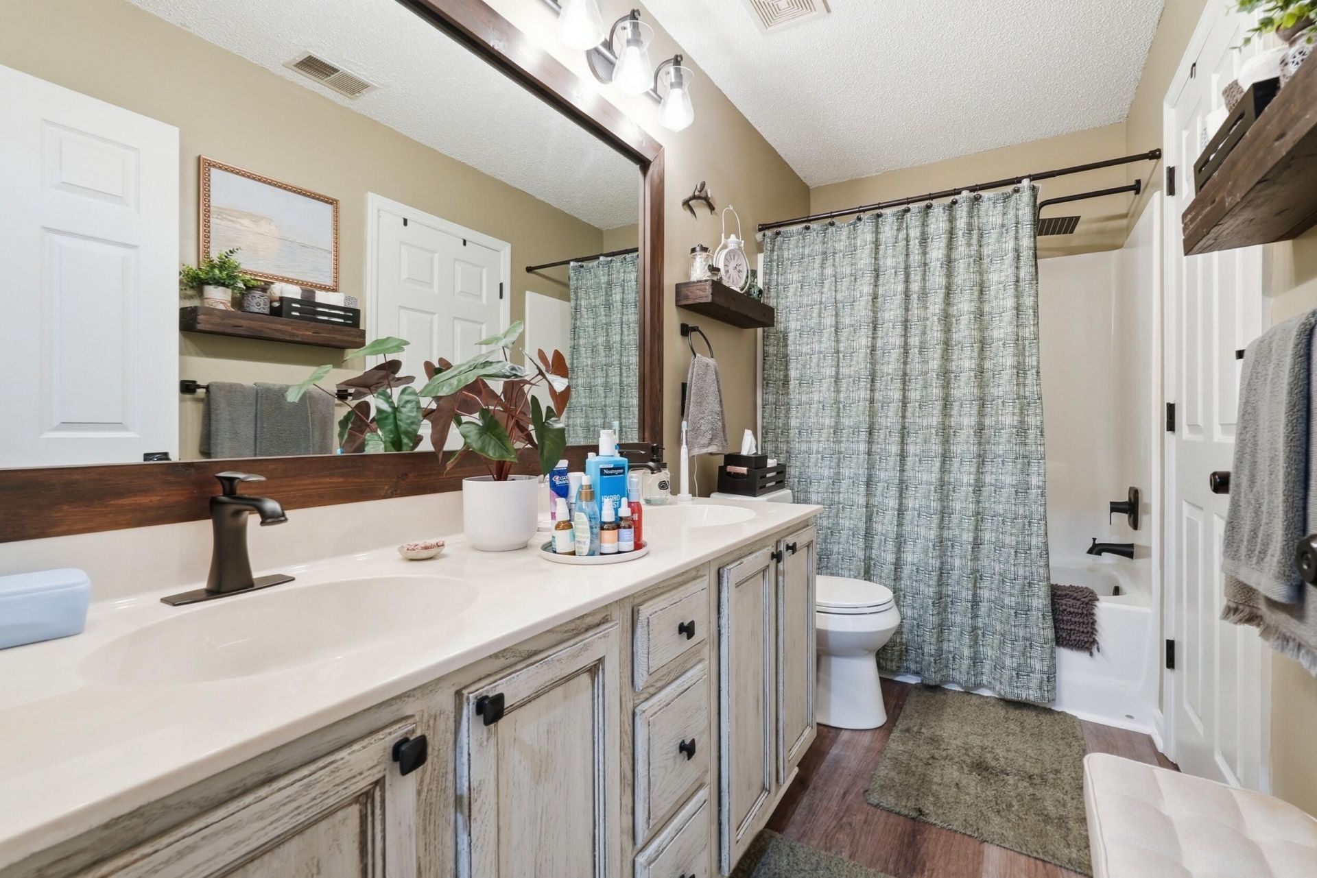 8089 Shadow Oak Drive Photo 22