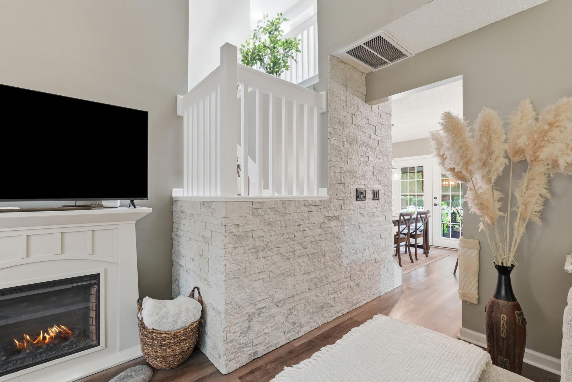8089 Shadow Oak Drive Photo 3