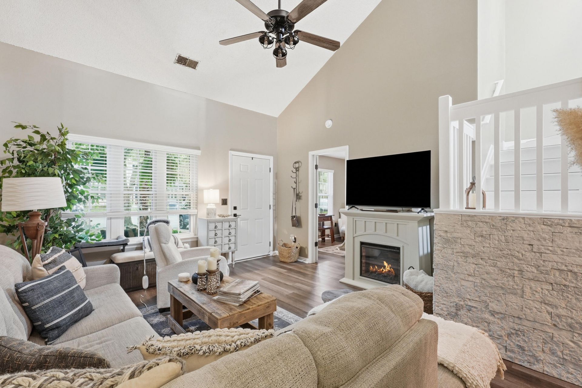 8089 Shadow Oak Drive Photo 5