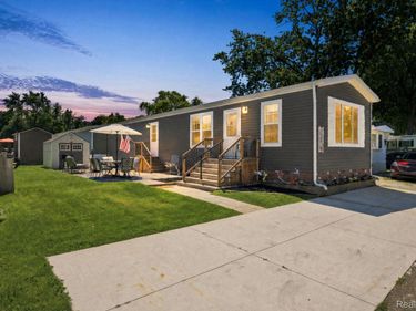 5203 Main st, Unit 140&141, Lexington Village, Mi 48450