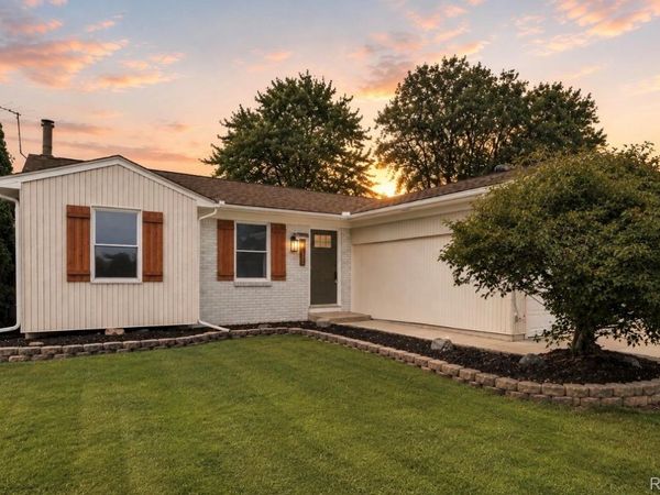 27057 Clark Circle , Chesterfield Township, Mi 48051