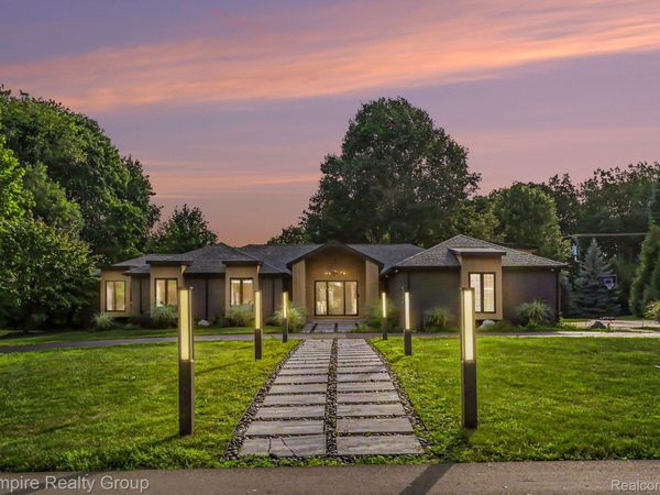 4340 Queens Way, Bloomfield Township, Mi 48304