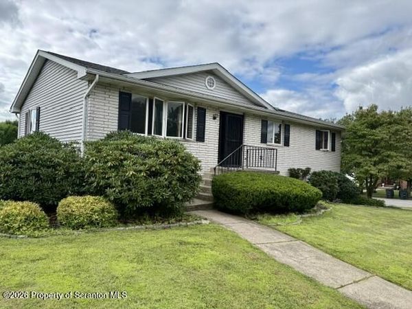 212 W Swinick Drive, Dunmore, PA 18512