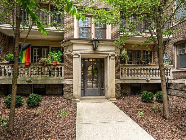 2009 N Prospect AVENUE, Unit 20, Milwaukee, WI 53202