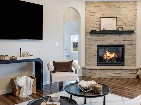8211 W Highlander DRIVE, Mequon, WI 53097