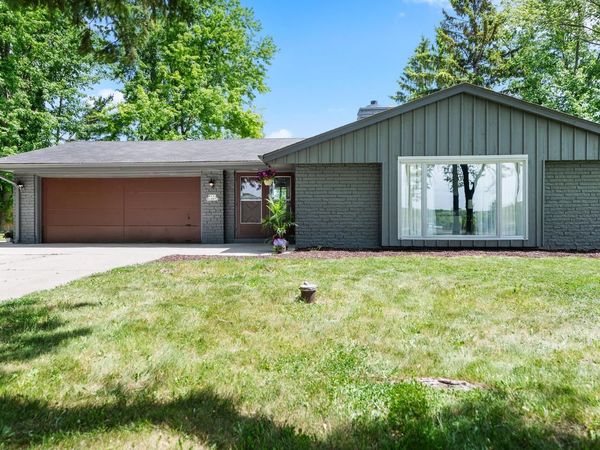 W132N12072 Mary Buth LANE, Germantown, WI 53022