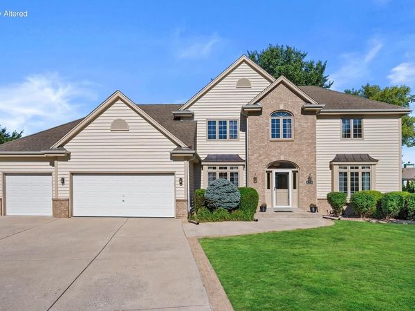 13510 W Edgewood COURT, New Berlin, WI 53151