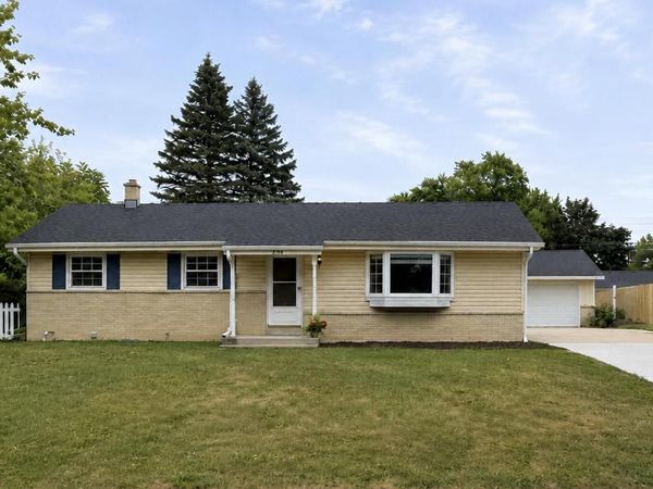 228 S Colonial PARKWAY, Saukville, WI 53080