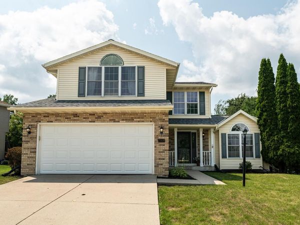 2304 Brookstone LANE, Waukesha, WI 53188