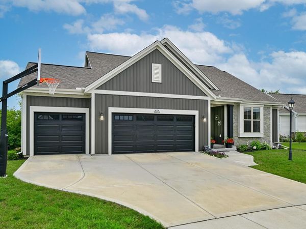 N174W20564 Laurel Springs CIRCLE, Jackson, WI 53037