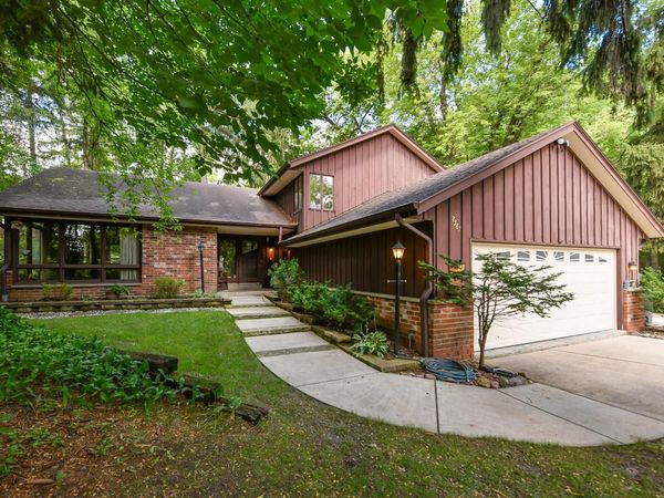 2367 S 118th STREET, West Allis, WI 53227
