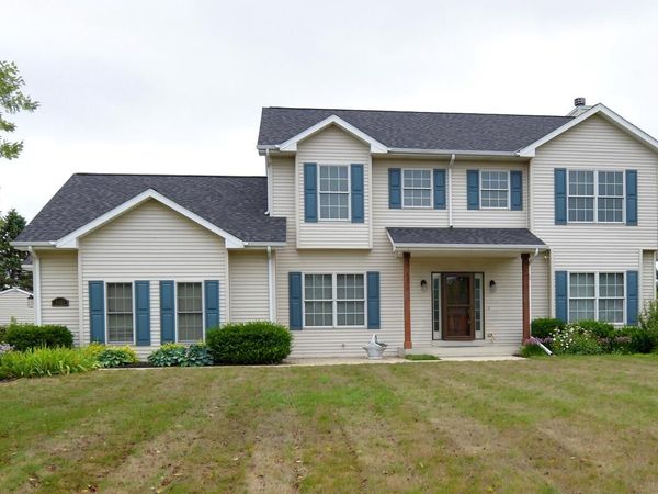 4851 W Alesci DRIVE, Franklin, WI 53132